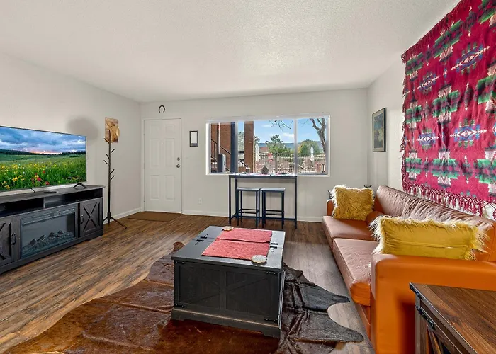 Cowboy Hideout Apartment *